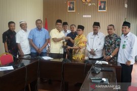 Pansus Ranperda Pembiayaan Transportasi Haji DPRD Bengkalis kunker ke sejumlah daerah Page 8 Small