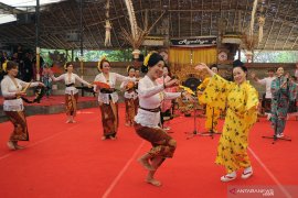 Kolaborasi Seni Bali - Jepang Page 1 Small