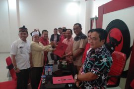 Baru Sugianto kembalikan formulir pendaftaran cagub ke PDIP Kalteng