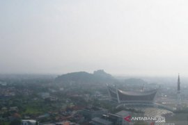 Jarak pandang di Sumbar hanya tiga kilometer akibat kabut asap