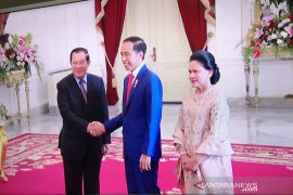 Joko Widodo tawarkan produk INKA ke PM Kamboja