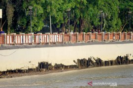 Dinding Siring Alami Kerusakan