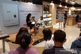 Sapardi Djoko Damono-Rintik Sedu berkolaborasi dalam "Masih Ingatkah Kau Jalan Pulang"