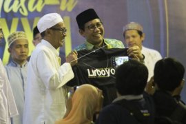 Menteri Desa Kunjungi Pondok Pesantren Lirboyo Kediri Page 1 Small