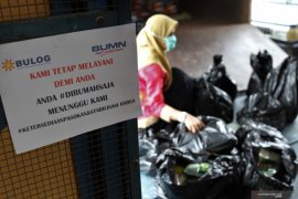 BULOG PERSIAPKAN PAKET SEMBAKO MURAH Page 1 Small