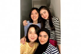 Ify Alyssa dan BLINK menyanyikan lagu "What About Us?" versi akapela