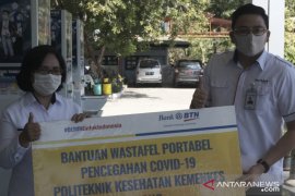 BTN Kupang Berikan Westafel Portabel Ke Poltekes Page 1 Small