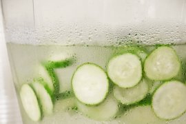 Tambahkan mentimun ke air minum bisa cegah dehidrasi