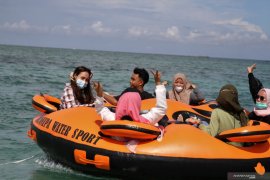 WISATA PANTAI TORONIPA KEMBALI PASCA DITUTUP Page 1 Small