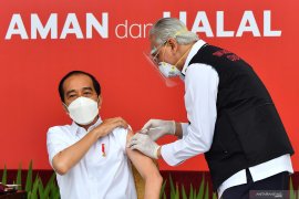 President Jokowi gets first jab of coronavirus vaccine at Merdeka Palace