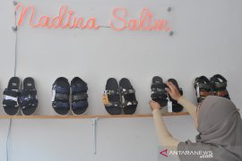 Sepatu sandal berbahan jumputan Palembang Page 3 Small