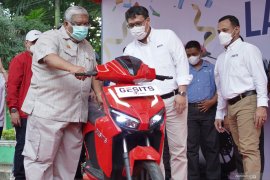 PELUNCURAN SEPEDA MOTOR LISTRIK DI KENDARI Page 2 Small