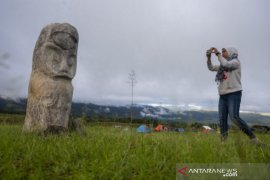 Kemah Budaya Tanah Adat  Linggona Lipu di Poso Page 1 Small