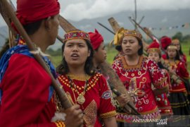 Budaya Linggona Lipu Adat Betho di Poso Page 1 Small