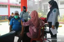 15 lansia WBP Lapas Cikarang divaksinasi COVID-19