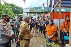 Gubernur Papua Barat minta masyarakat Teluk Wondama terima hasil PSU