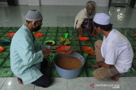 Tradisi bubur masjid Ki Gede Ing suro Page 4 Small