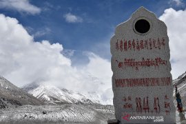 Badai hantam Himalaya, satu pendaki tewas, ratusan dievakuasi