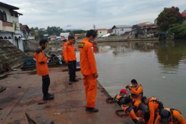 Tim SAR lanjutkan pencarian pemuda hanyut di DAS Tondano