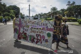 Aksi Teatrikal Tolak Revisi UU Minerba Page 1 Small