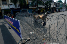 Penyekatan jalan protokol menggunakan kawat berduri Page 1 Small