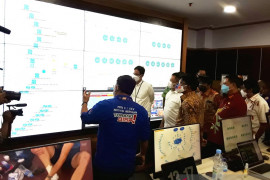 Menkominfo Tinjau Command Center PON XX Papua Page 1 Small