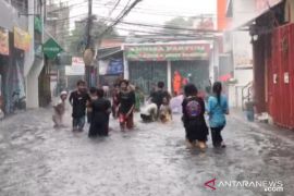 Sudin SDA Jaksel sebut genangan air akibat hujan deras surut 15 menit