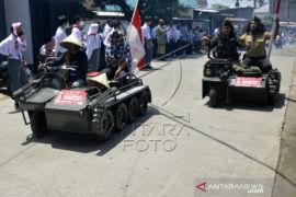 Pawai Kendaraan Klasik Peringati Hari Pahlawan Page 1 Small