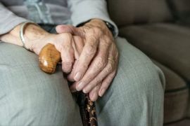 Viral nenek bertongkat masuk rumah warga di Jatinegara