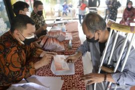 Penyaluran bantuan pangan non tunai di Jakarta