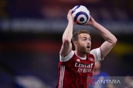 Aston Villa menggaet Calum Chambers dari Arsenal