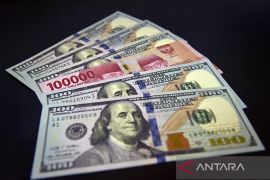 Rupiah melemah seiring sikap 