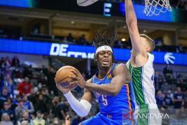 OKC tak terkalahkan di Barat, tumbangkan San Antonio Spurs 105-93