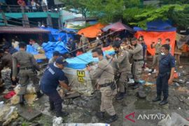 Pembongkaran Lapak Pedagang Pasar Lubuk Buaya Padang Page 1 Small