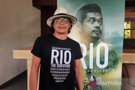 Baca,  Andy /rif hingga tembang "Benar-Benar"