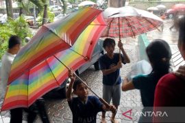 Malam ini seluruh wilayah Jakarta diguyur hujan