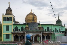 Kubah Masjid Berarsitektur Stupa di Sigi Page 2 Small