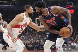 Playoffs NBA: 76ers memimpin 3-0 atas Raptors usai menang 104-101 Page 4 Small