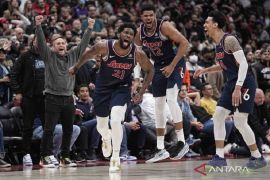 Playoffs NBA: 76ers memimpin 3-0 atas Raptors usai menang 104-101 Page 1 Small