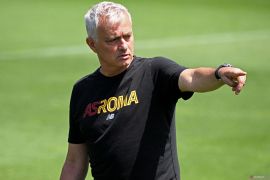 Fenerbahce resmi pecat Jose Mourinho usai gagal lolos Liga Champions