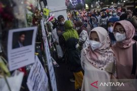 Jenazah Eril disemayamkan di Gedung Pakuan Bandung Page 3 Small