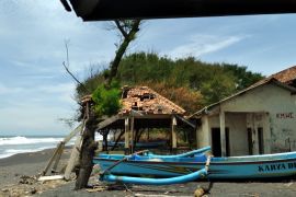 Gelombang laut tinggi, nelayan di Kulon Progo diimbau tak melaut