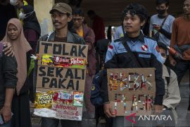 Pawai Bebas Plastik Sekali Pakai Page 1 Small