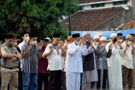 Shalat Idul Adha di Lampung Page 1 Small