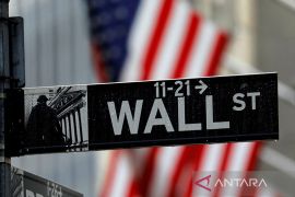 Wall Street menetap lebih tinggi jelang laporan pekerjaan utama AS
