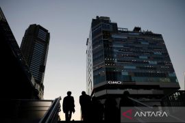 Saham Tokyo ditutup lebih rendah karena khawatir kenaikan bunga AS