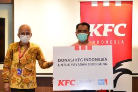 KFC Indonesia serahkan donasi kepada Yayasan 1000 Guru
