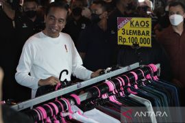 JOKOWI KUNJUNGI PASAR MALAM PANTAI KAMALI Page 2 Small