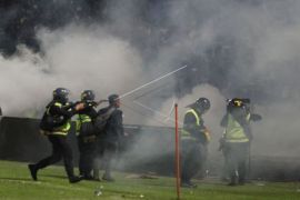 Kericuhan setelah pertandingan Arema v Persebaya di Stadion Kanjuruhan Page 3 Small