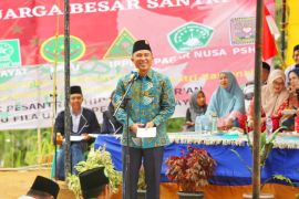 Hadiri pengajian akbar Bupati Lampung Barat lantik forum UMKM dan launching operasi pasar bersubsidi